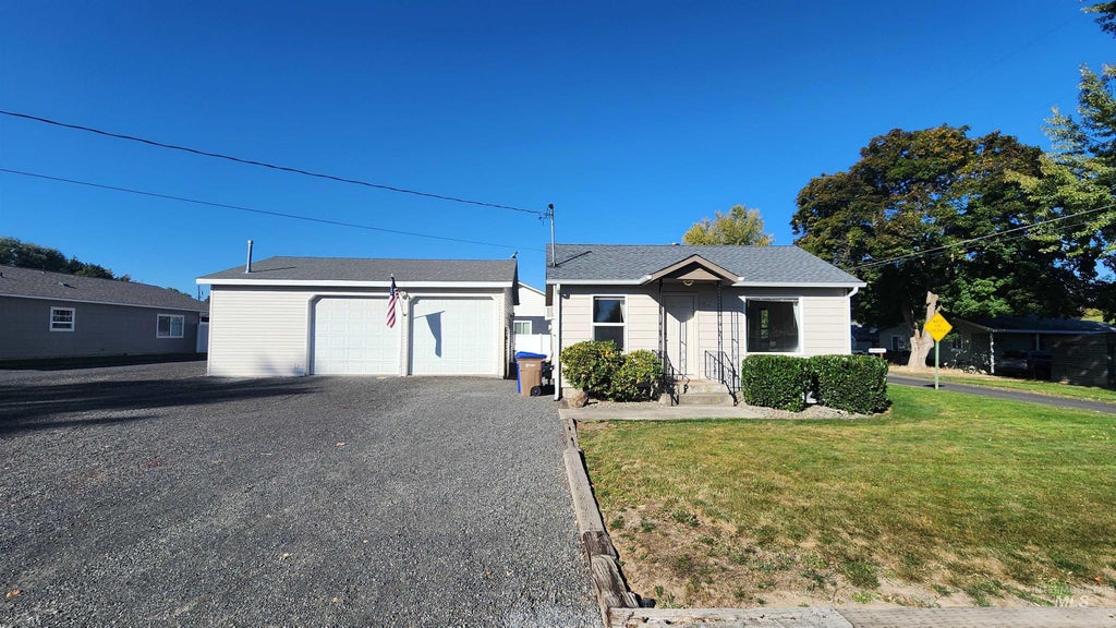 Photo of 3622 14th St, Lewiston, ID 83501 (MLS # 99002761)