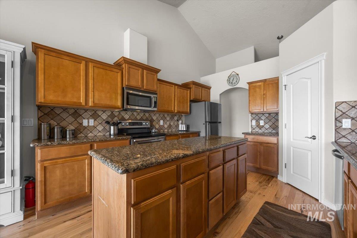 Horseshoe Bend, Idaho 83629, United States, 3 Bedrooms Bedrooms, ,3 BathroomsBathrooms,Residential,Active,227549