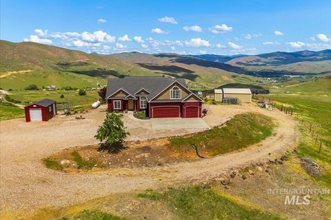 Photo of 160 Summit Ridge Rd, Horseshoe Bend, ID 83629 (MLS # 98964635)