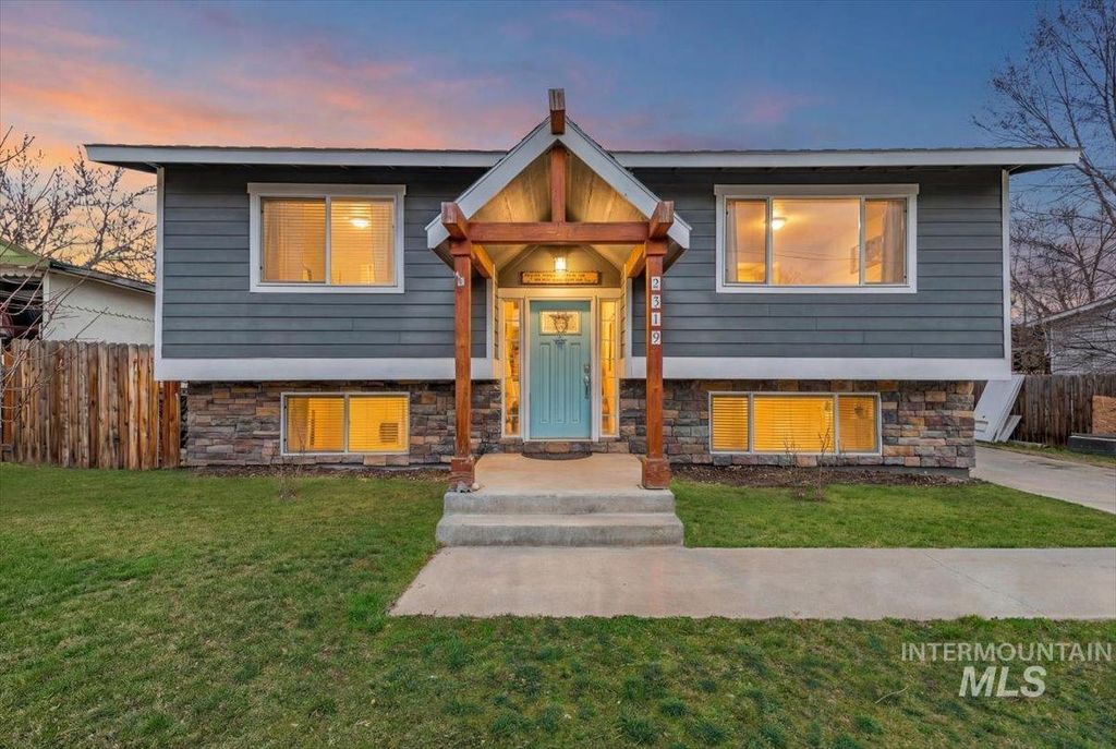 Photo of 2319 Polk St, Caldwell, ID 83605 (MLS # 98976217)