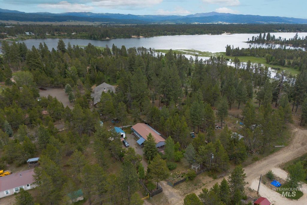Photo of 13122 Tucker Rd, Donnelly, ID 83615 (MLS # 98990095)