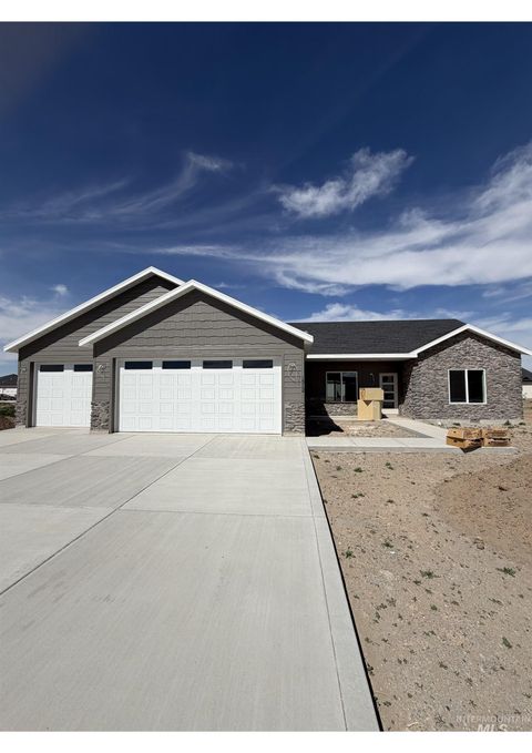 Photo of 1512 Belle Ln, Rupert, ID 83350 (MLS # 98981554)