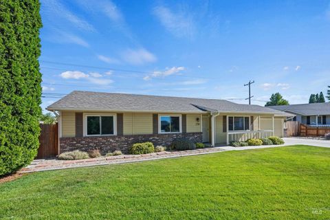 Photo of 156 E Eastbrook Ct, Meridian, ID 83646 (MLS # 98989668)