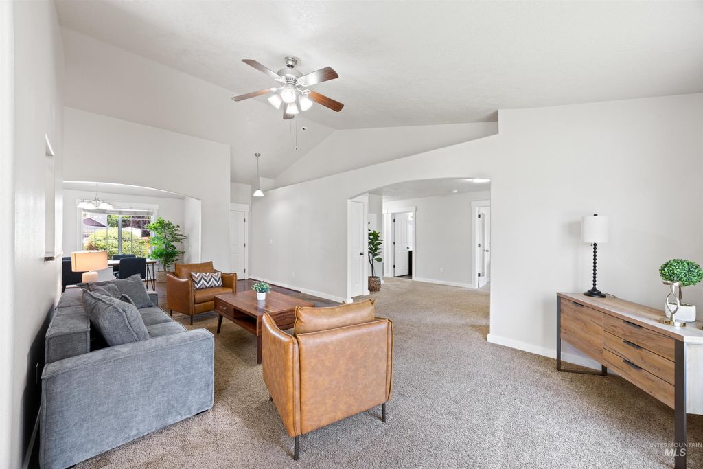 Photo of 409 N Summerwind Dr, Nampa, ID 83651 (MLS # 98963747)