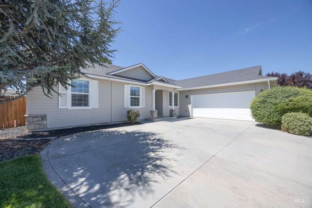Photo of 409 N Summerwind Dr, Nampa, ID 83651 (MLS # 98963747)