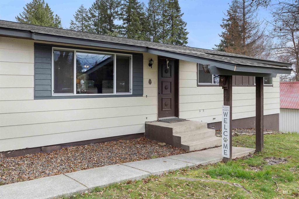 Photo of 604 Line St, Deary, ID 83823 (MLS # 98980644)