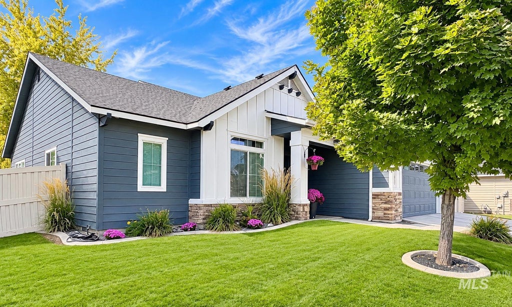 Photo of 15687 Moosehorn Way, Caldwell, ID 83607 (MLS # 99001098)