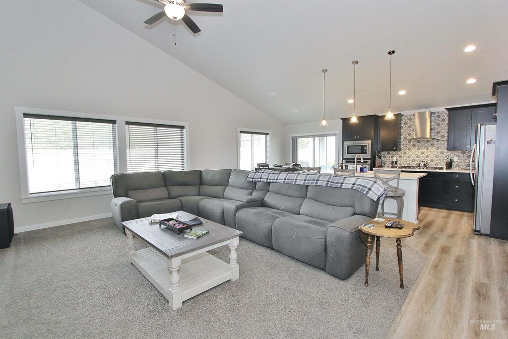 Photo of 1211 Mahogany St, Parma, ID 83660 (MLS # 98979530)