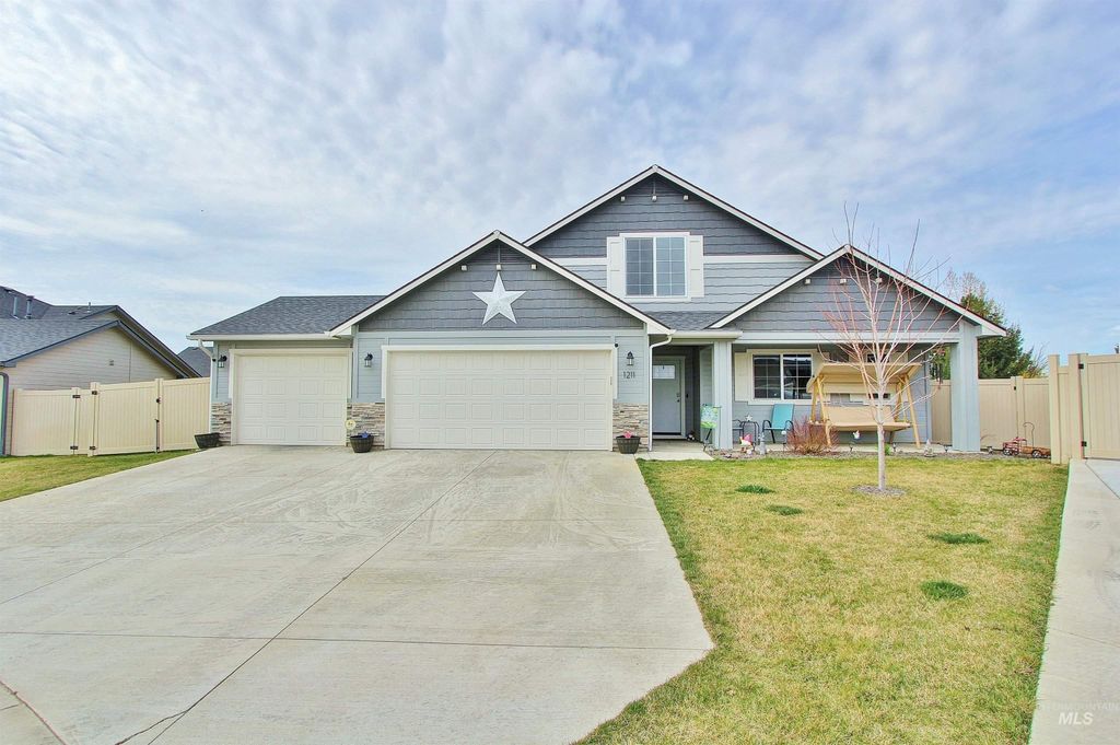 Photo of 1211 Mahogany St, Parma, ID 83660 (MLS # 98979530)