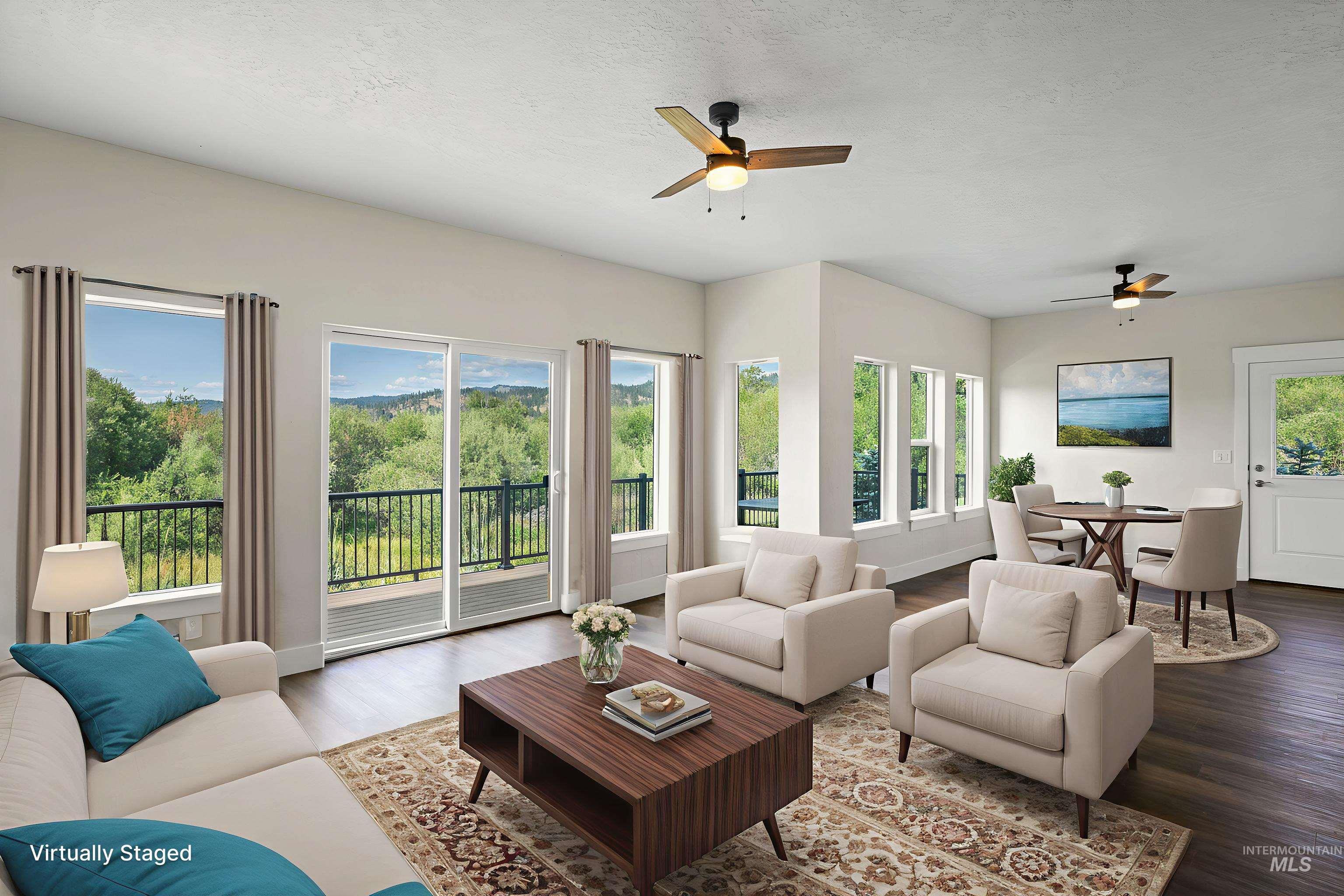 Large family room that can be used as game room, home gym, office or more!