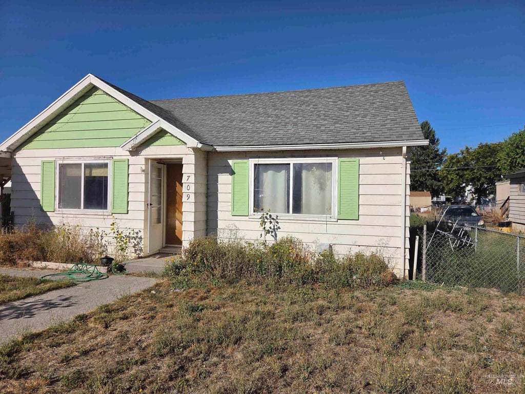 Photo of 709 N 7th St, Parma, ID 83660 (MLS # 99000206)