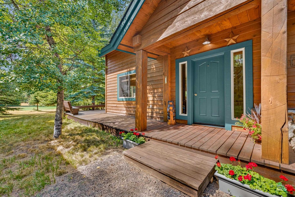 Photo of 925 Cottage Court, McCall, ID 83638 (MLS # 98998972)