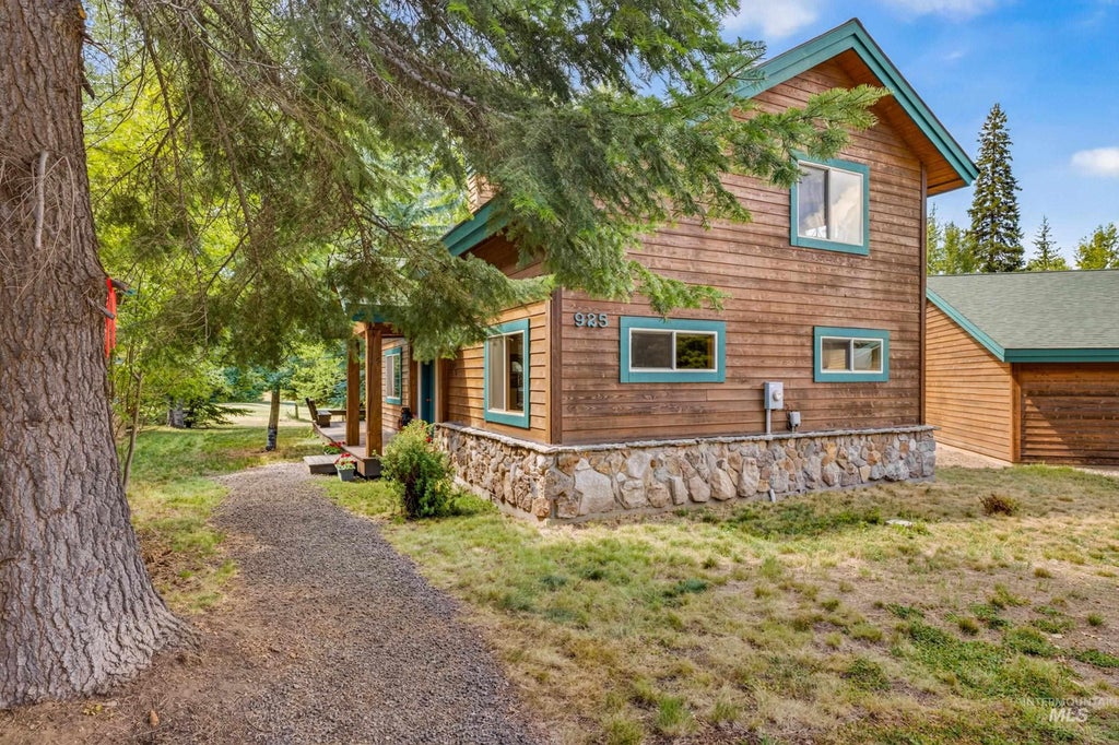 Photo of 925 Cottage Court, McCall, ID 83638 (MLS # 98998972)
