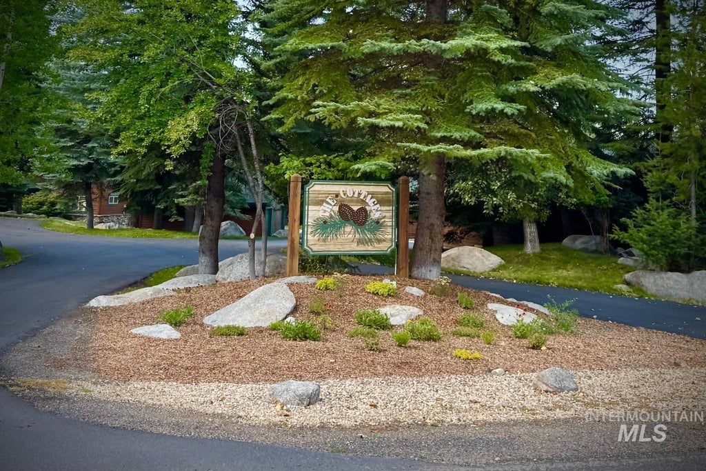 Photo of 925 Cottage Court, McCall, ID 83638 (MLS # 98998972)