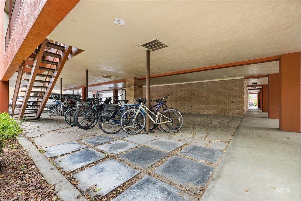 Photo of 1005 N 9th St #13, Boise, ID 83702 (MLS # 98985312)