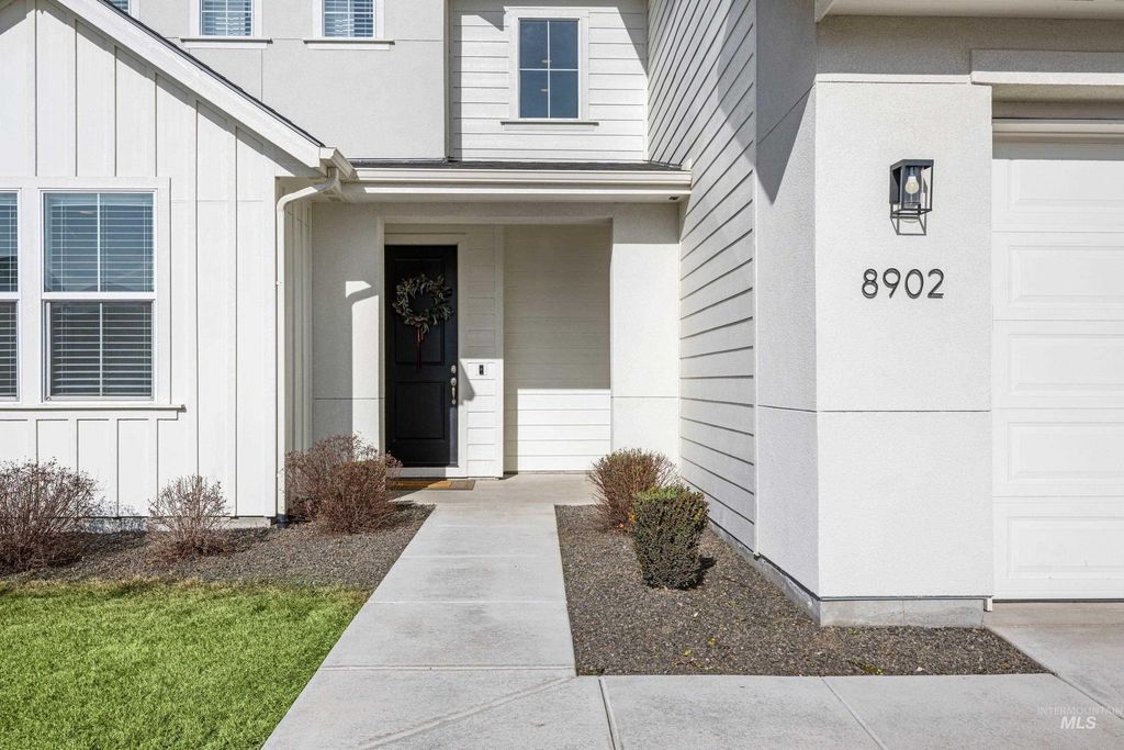 Photo of 8902 W Bowie Steet St, Star, ID 83669 (MLS # 98974537)