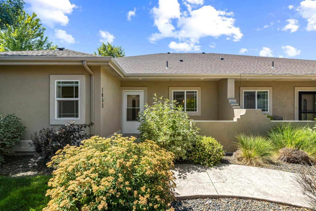 Photo of 1653 E Horse Creek Ct, Meridian, ID 83642 (MLS # 98970918)