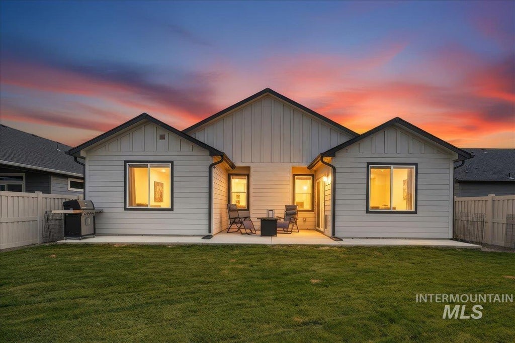 Photo of 1511 Yellowstone St, Caldwell, ID 83607 (MLS # 98996815)