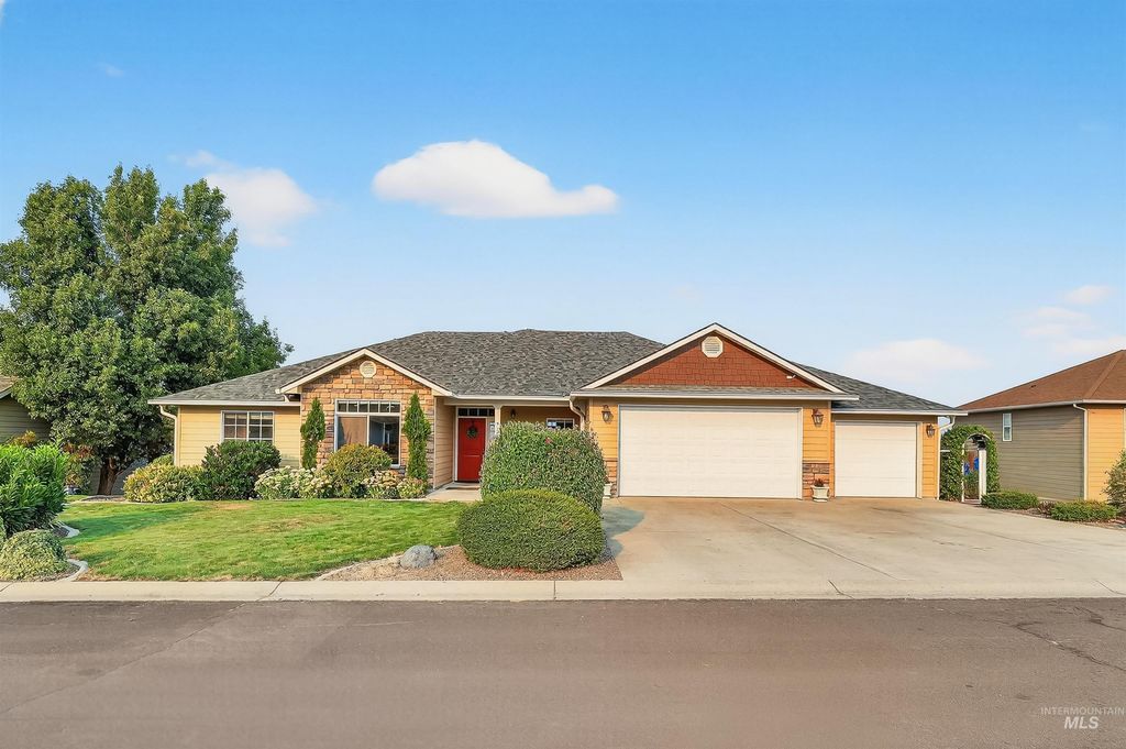 Photo of 929 Cypress Street, Lewiston, ID 83501 (MLS # 98961077)