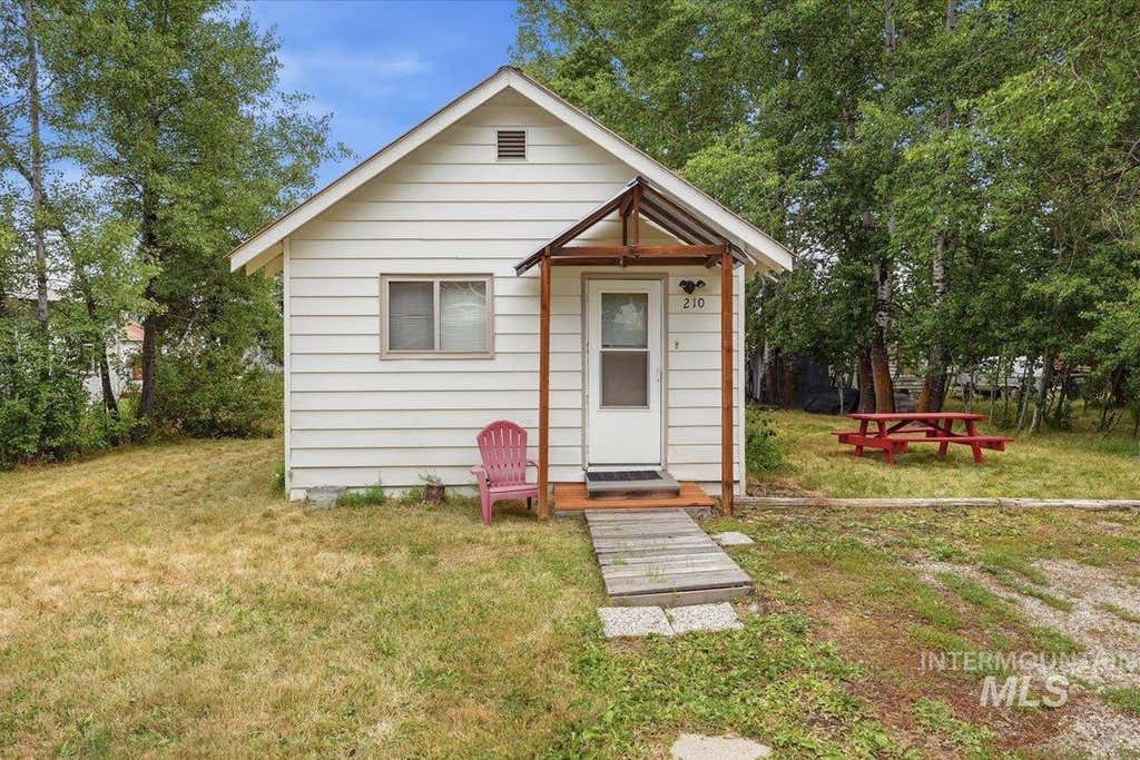 Photo of 210 S Idaho St, Cascade, ID 83611 (MLS # 98997587)