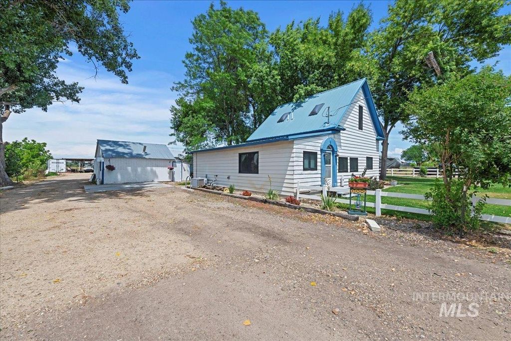 Photo of 3 8th Street, Middleton, ID 83644 (MLS # 98971312)