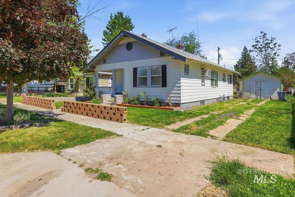 Photo of 416 9th Ave N Ave, Nampa, ID 83687 (MLS # 98986056)