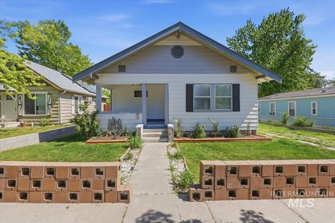 Photo of 416 9th Ave N Ave, Nampa, ID 83687 (MLS # 98986056)
