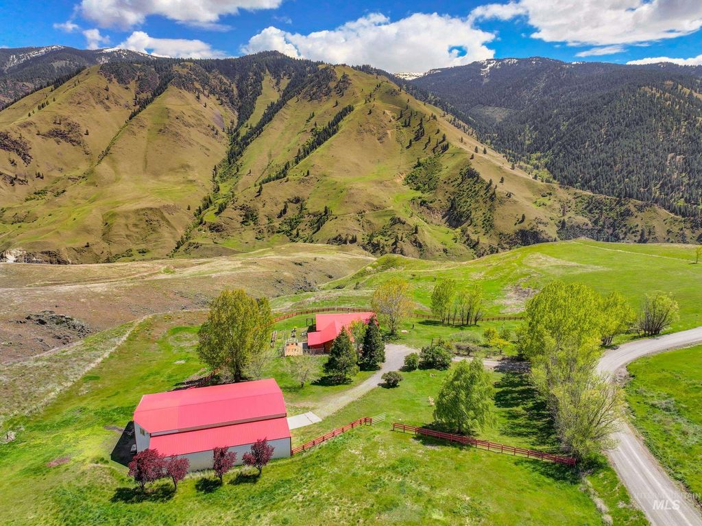 Photo of 213 Little Salmon Overlook, Pollock, ID 83547 (MLS # 98984715)