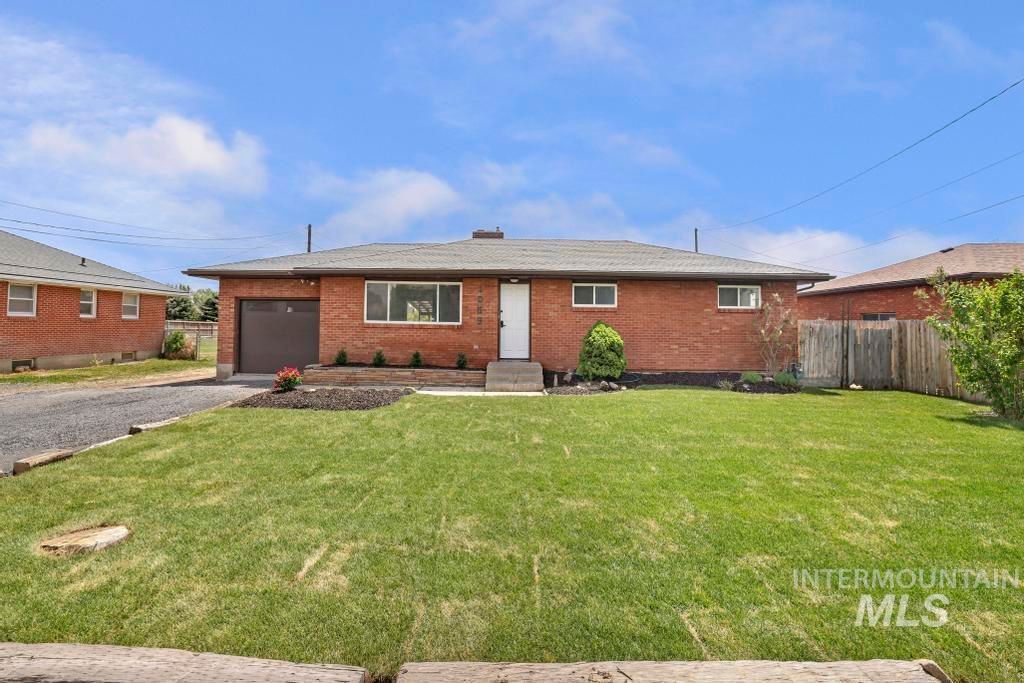 Photo of 1069 W Filer Ave, Twin Falls, ID 83301 (MLS # 98987270)