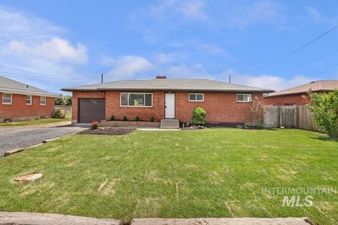 Photo of 1069 W Filer Ave, Twin Falls, ID 83301 (MLS # 98987270)