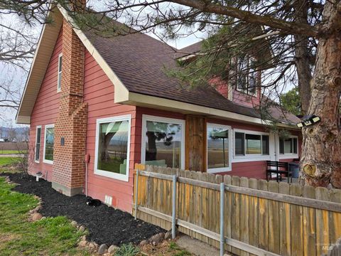 Photo of 924 Olds Ferry Road, Weiser, ID 83672 (MLS # 98976433)