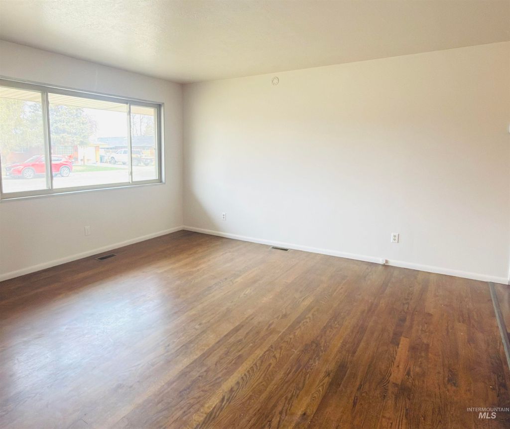 Photo of 975 E 17th N, Mountain Home, ID 83647 (MLS # 98967061)