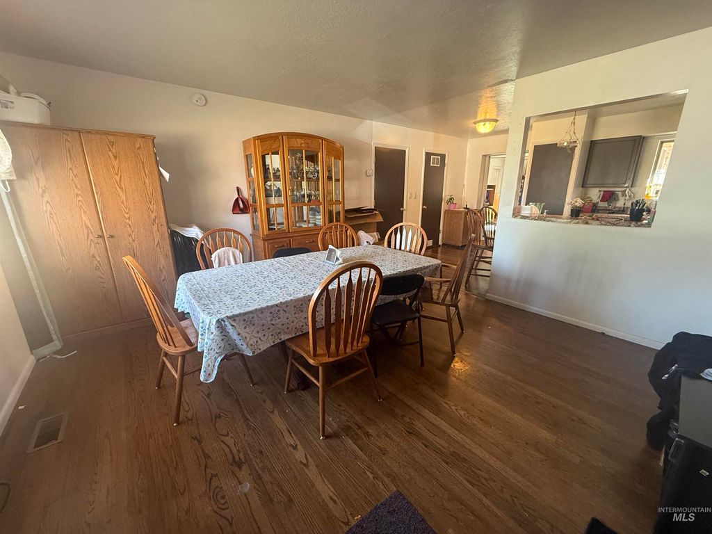 Photo of 975 E 17th N, Mountain Home, ID 83647 (MLS # 98967061)