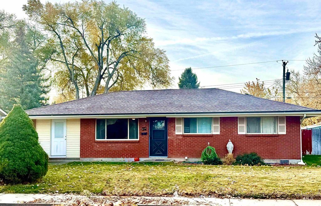 Photo of 975 E 17th N, Mountain Home, ID 83647 (MLS # 98967061)