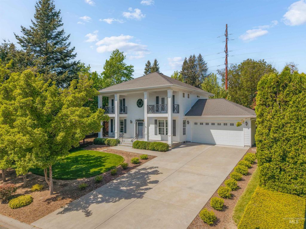 Photo of 1617 Pine Cone Rd, Moscow, ID 83843 (MLS # 98986035)