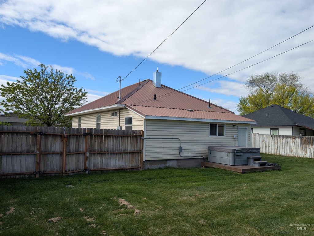 Photo of 920 2nd Ave W AVE, Twin Falls, ID 83301 (MLS # 98985243)