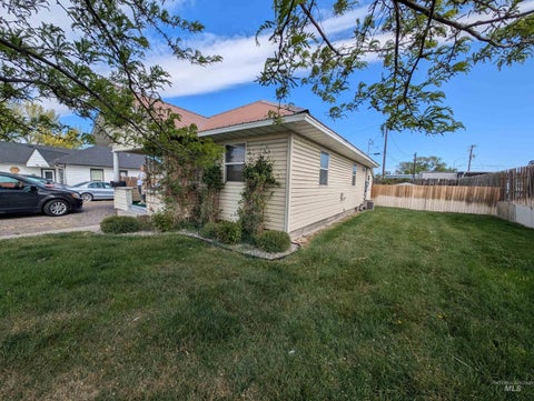 Photo of 920 2nd Ave W AVE, Twin Falls, ID 83301 (MLS # 98985243)