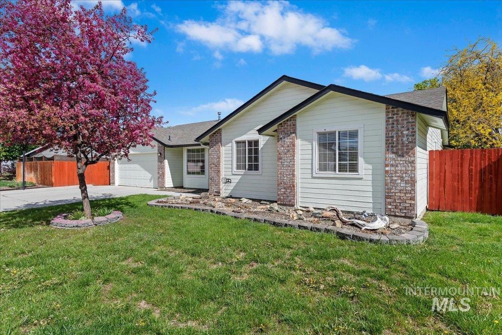 Photo of 1042 W Pennwood St, Meridian, ID 83642 (MLS # 98982615)