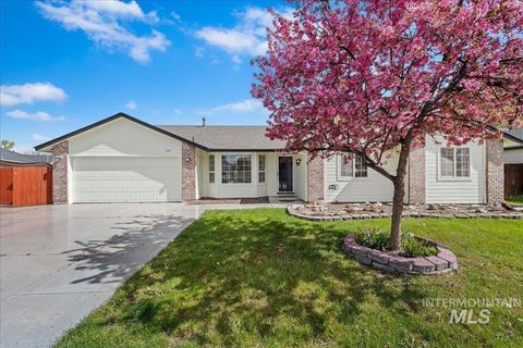 Photo of 1042 W Pennwood St, Meridian, ID 83642 (MLS # 98982615)