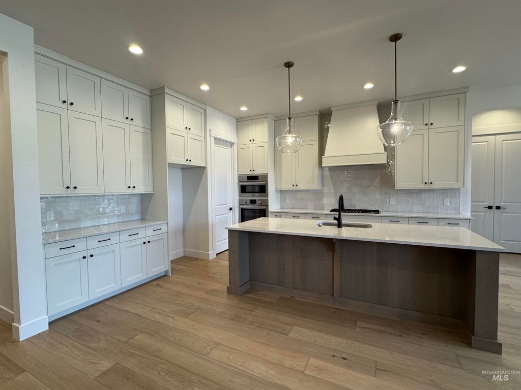 Photo of 880 W Buroak Dr, Meridian, ID 83642 (MLS # 98968574)