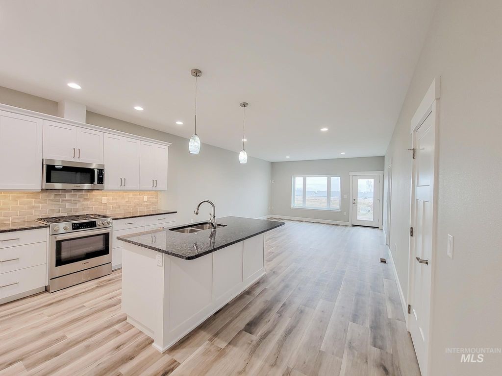 Photo of 2113 Powers Ave #B, Lewiston, ID 83501 (MLS # 98976302)