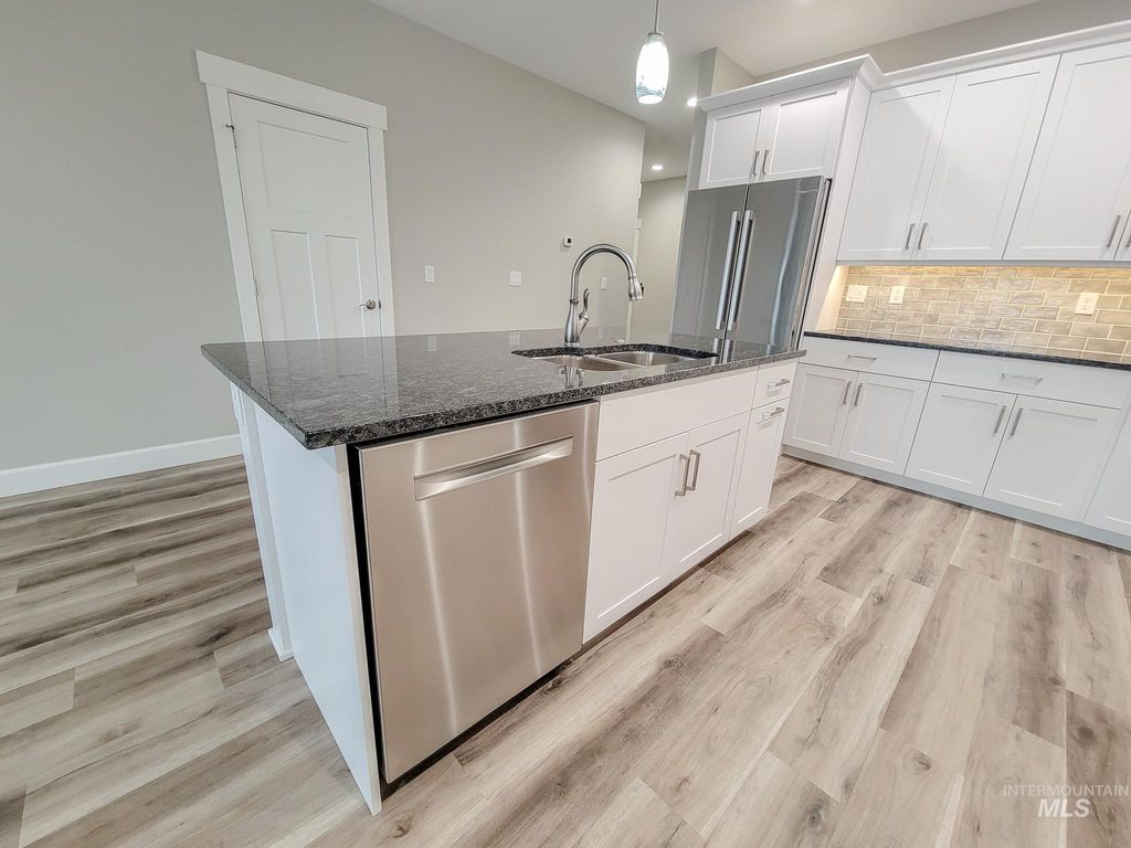 Photo of 2113 Powers Ave #B, Lewiston, ID 83501 (MLS # 98976302)