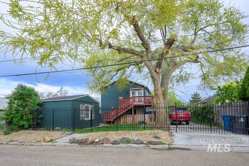 Photo of 516 18th Ave N Ave, Nampa, ID 83687 (MLS # 98983359)