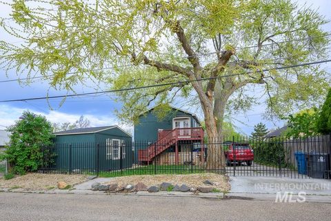 Photo of 516 18th Ave N Ave, Nampa, ID 83687 (MLS # 98983359)