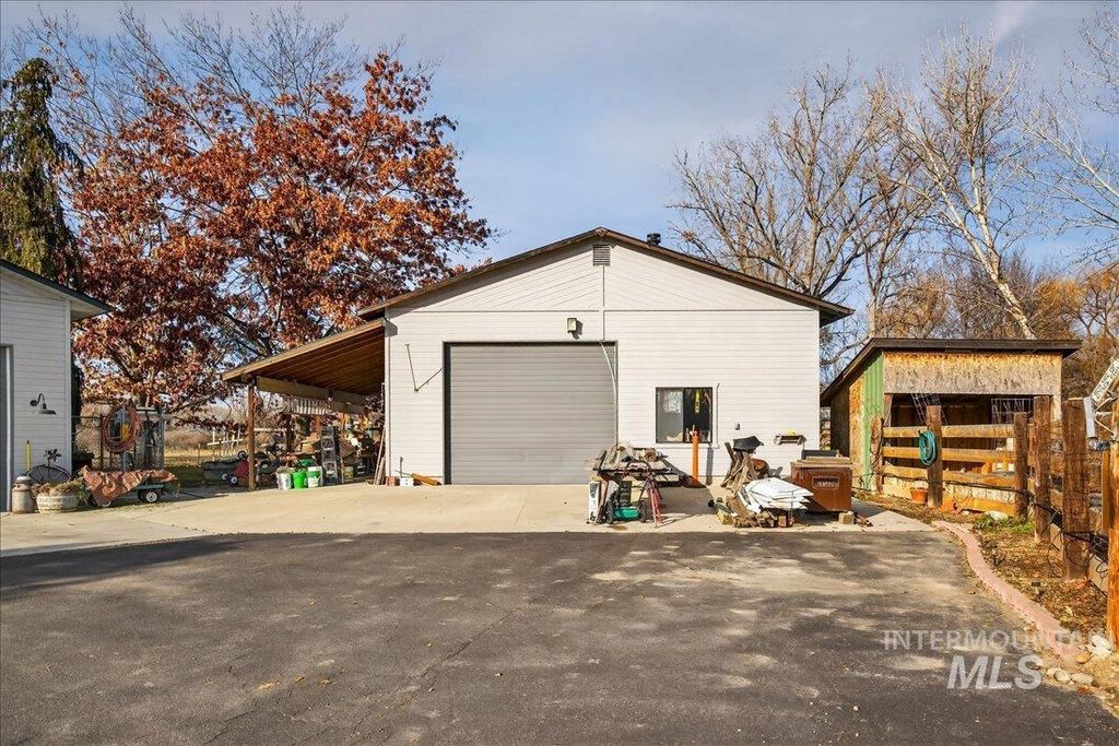 Photo of 1015 S Main Street, Star, ID 83669 (MLS # 98973975)