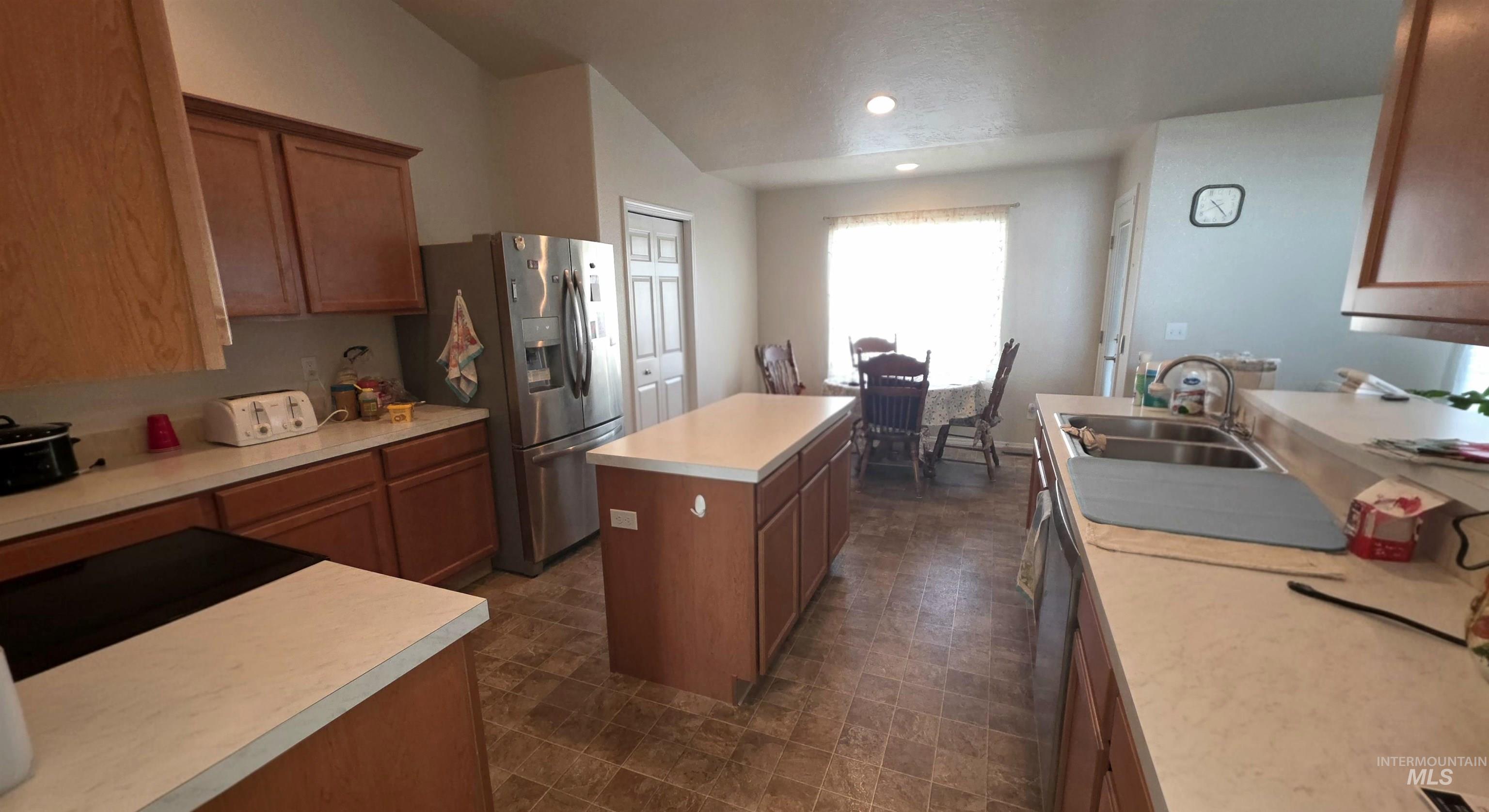 1088 E Rose Island St