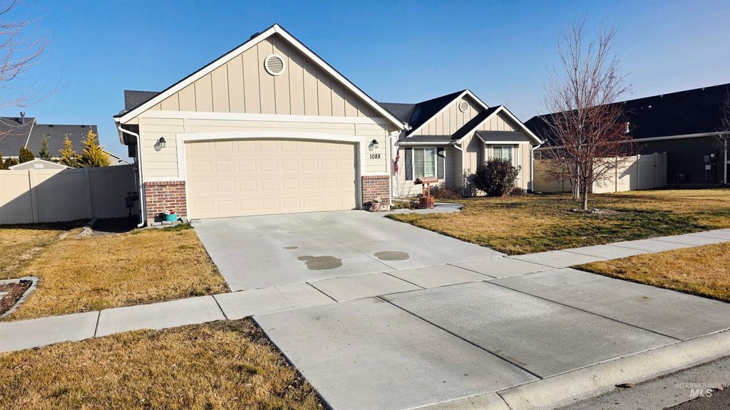 Photo of 1088 E Rose Island St, Nampa, ID 83686 (MLS # 98973654)