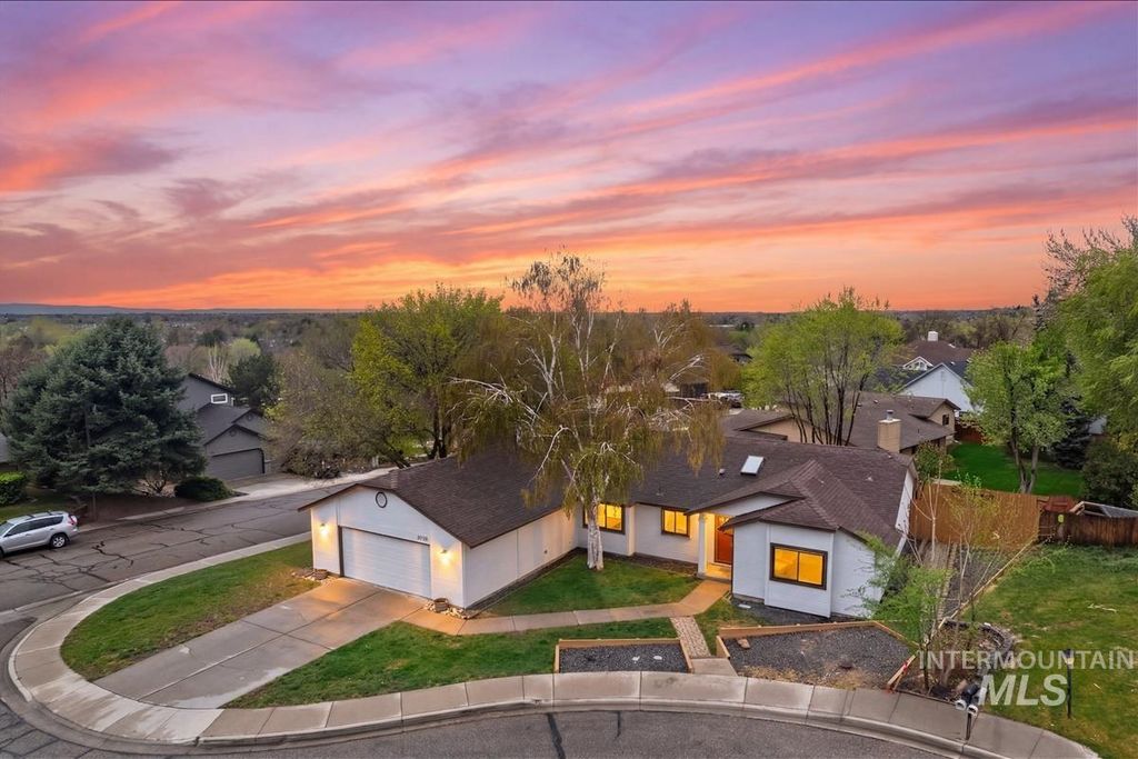 Photo of 6779 Fairhill Pl, Boise, ID 83714 (MLS # 98980526)