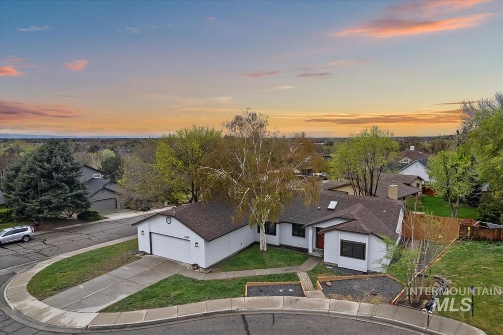 Photo of 6779 Fairhill Pl, Boise, ID 83714 (MLS # 98980526)