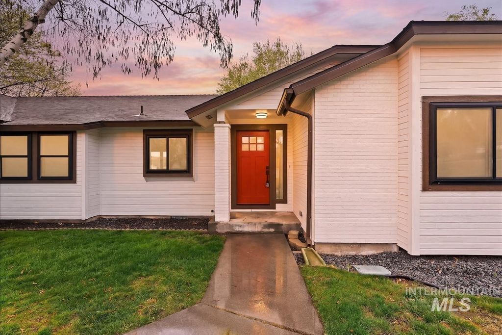 Photo of 6779 Fairhill Pl, Boise, ID 83714 (MLS # 98980526)